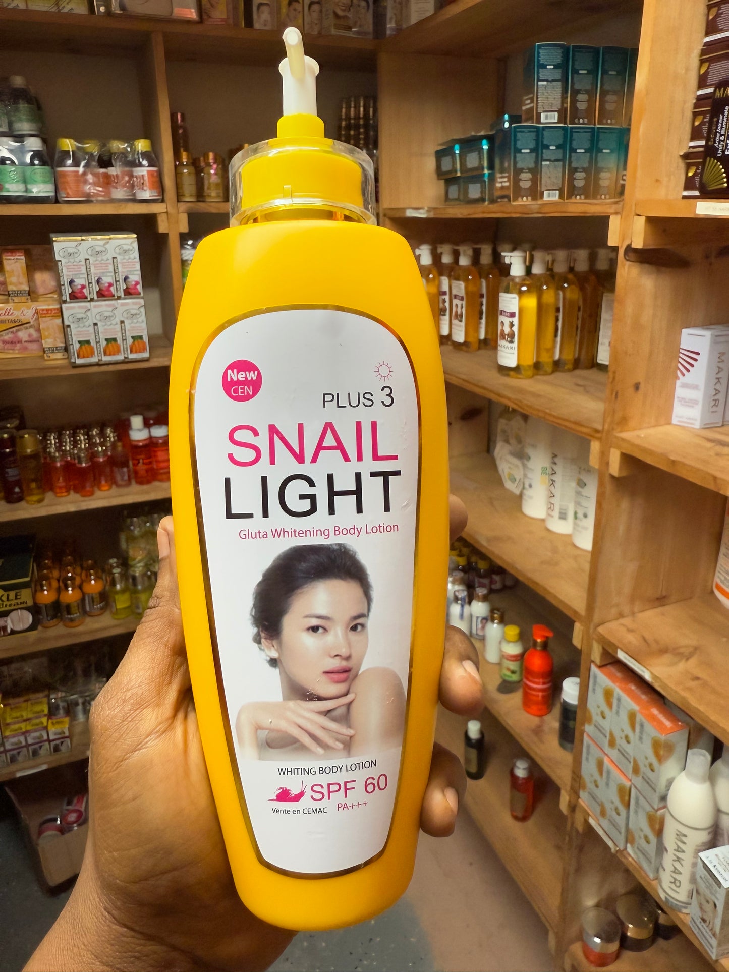 Snail Light Gluta Whitening Body Lotion 500ml